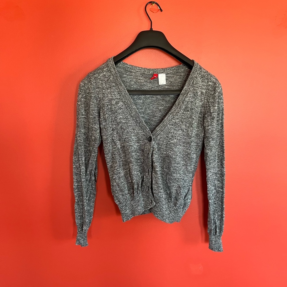 H&M top “Divided”